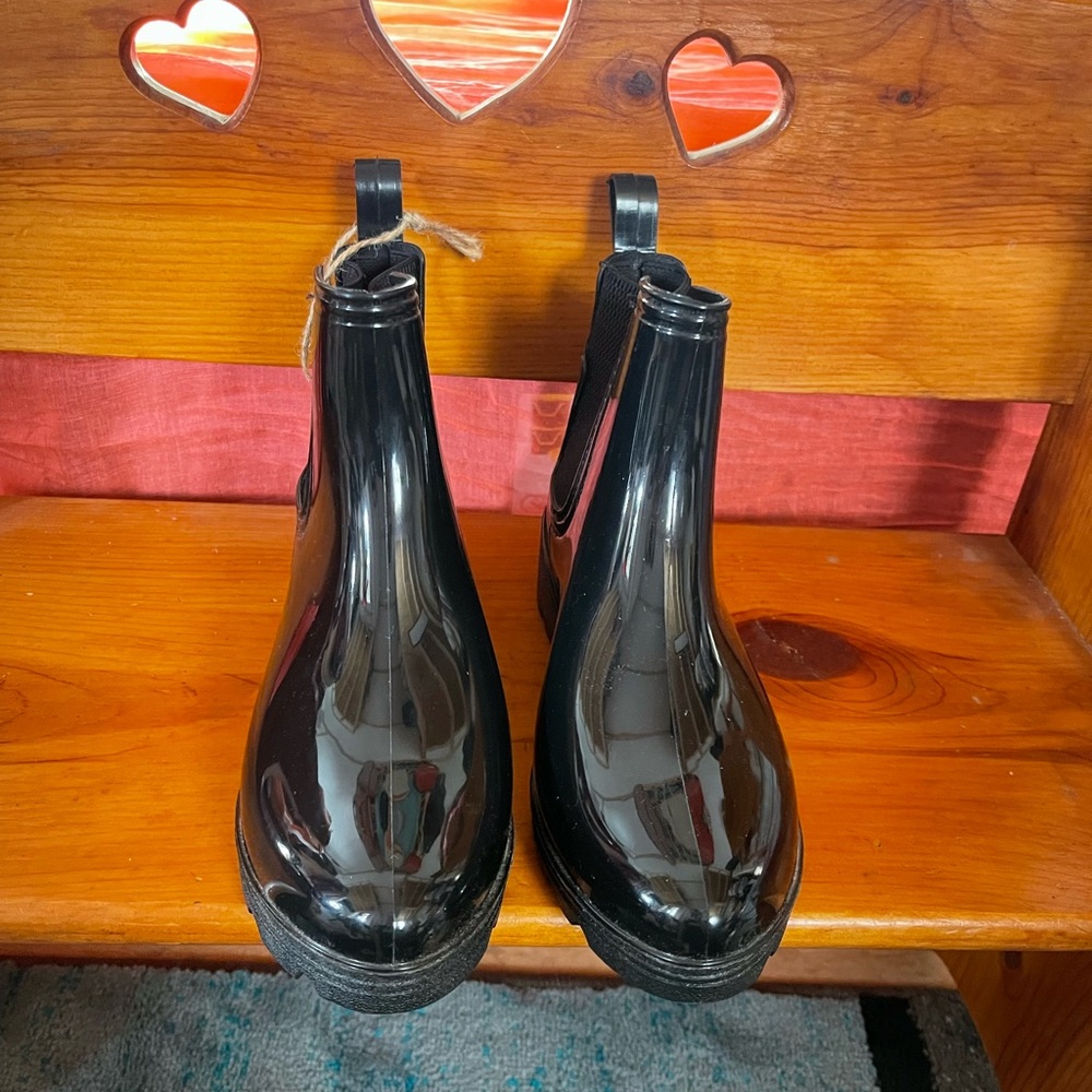 Seven Rain Boots size 10 NWT color Black runs small - Picture 2 of 4